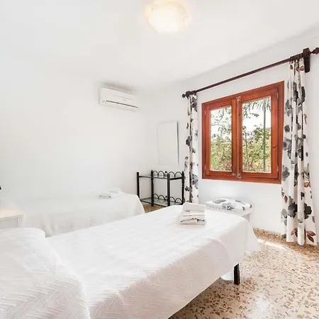 Sleeps 6 Pool Air Con Wifi Pollenca