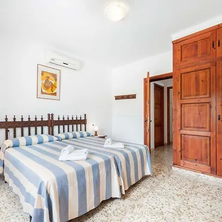 Sleeps 6 Pool Air Con Wifi *